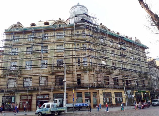 Five-story building on the square. Mickiewicz 6/7 – Lviv – 2018